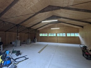 Lodkin Hill, Chiddingfold to rent Interior Photo- Image 1 of 2