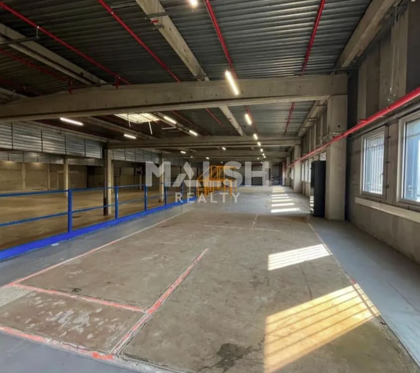 Light Industrial in Vénissieux to rent Interior Photo- Image 1 of 3