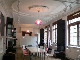 5 Streatham St, London to rent - Interior Photo - Image 3 of 17