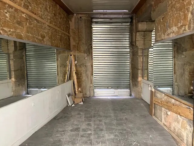 Retail in Lyon to rent Interior Photo- Image 1 of 13