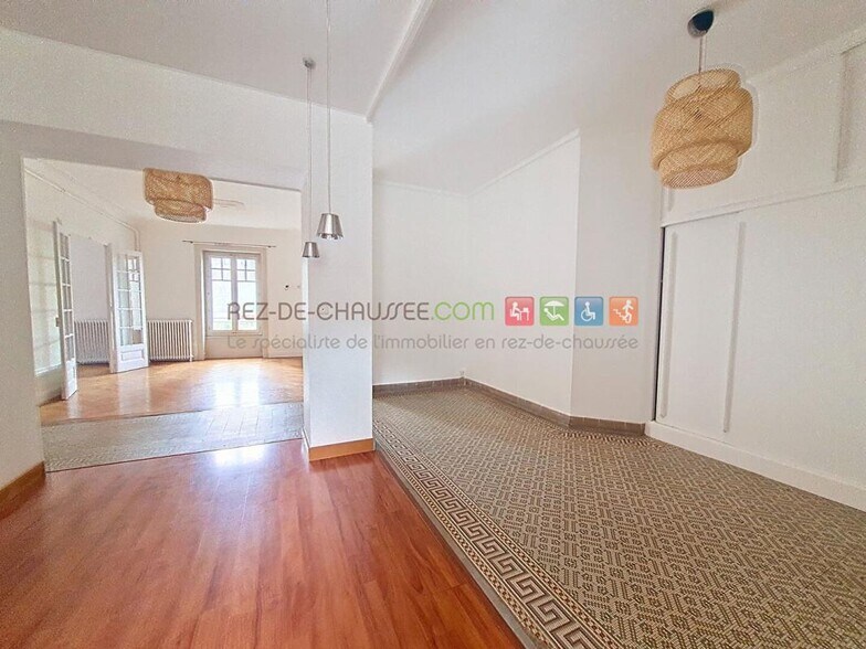 Office in Lyon for sale - Building Photo - Image 2 of 7