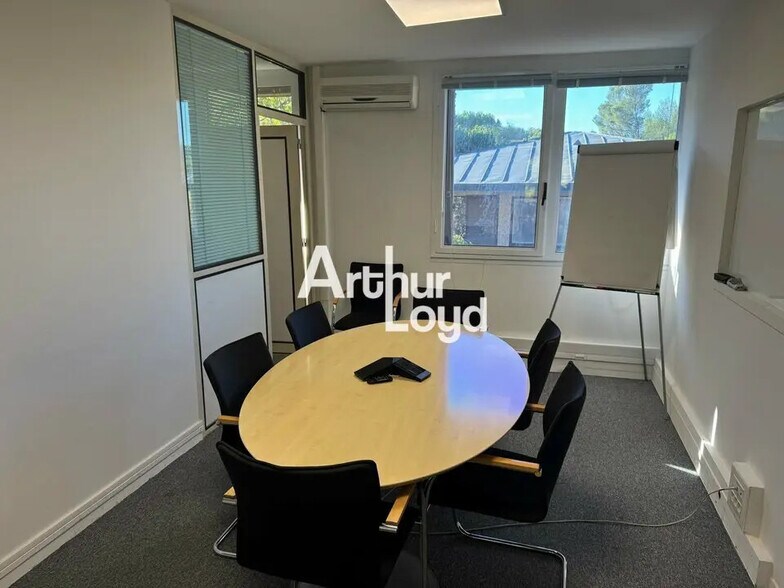 Office in Valbonne to rent - Interior Photo - Image 3 of 9