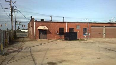 2114 N Graham St, Charlotte, NC for rent Building Photo- Image 1 of 3