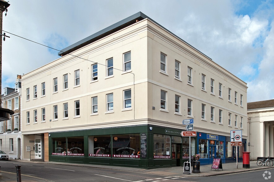 East St, Chichester to rent - Primary Photo - Image 1 of 4