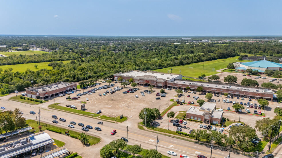 2720-2850 E Broadway St, Pearland, TX for rent - Aerial - Image 1 of 12