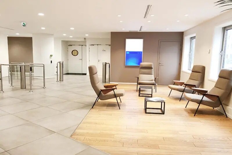 4 Place Des Vosges, Courbevoie to rent - Building Photo - Image 3 of 14