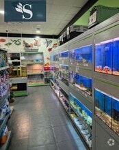 Retail in Madrid, Madrid to rent Interior Photo- Image 2 of 25