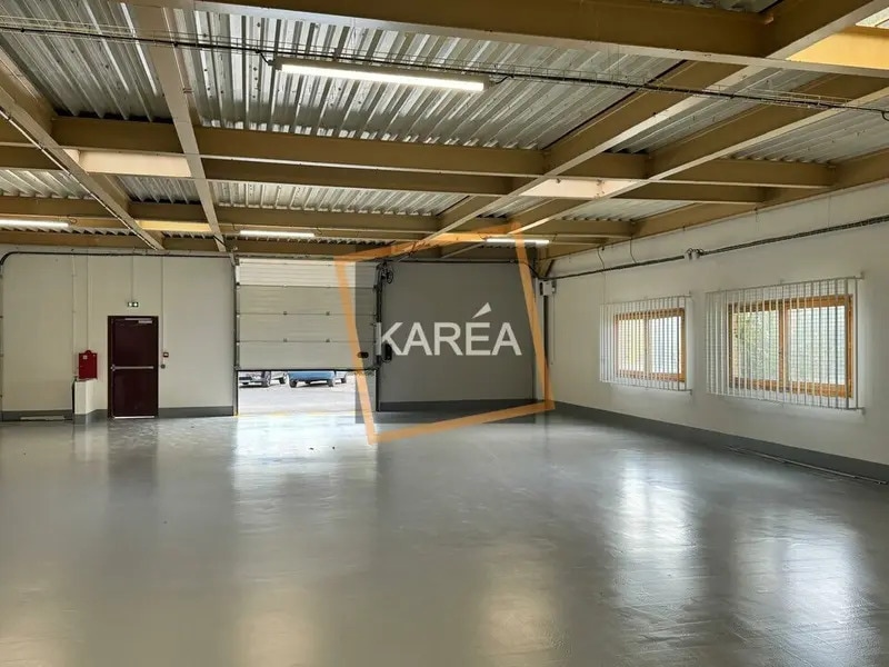 Light Industrial in Croissy-Beaubourg to rent Interior Photo- Image 1 of 6
