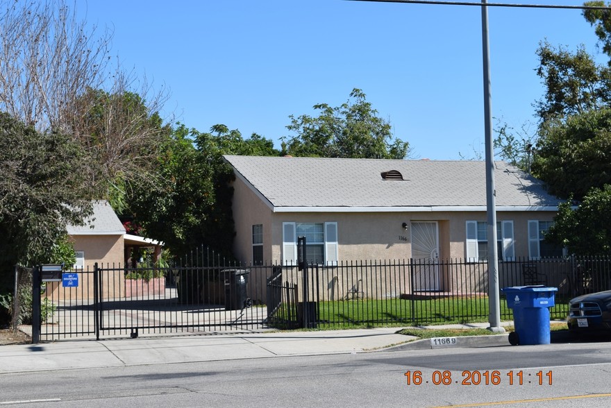 11669 Saticoy St, North Hollywood, CA for sale - Primary Photo - Image 1 of 1