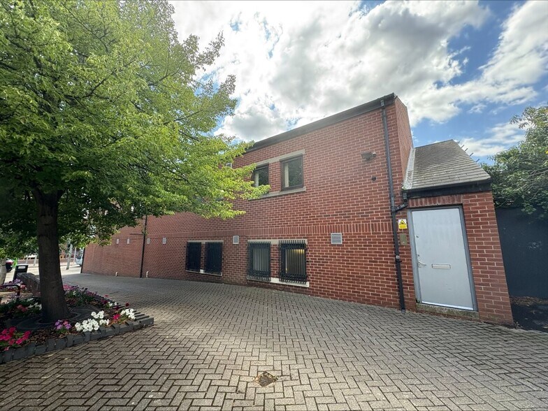 159-159A Front St, Arnold to rent - Building Photo - Image 2 of 6