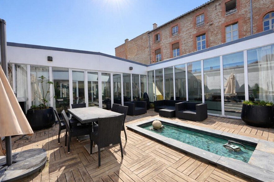 Office in Toulouse for sale - Building Photo - Image 1 of 6