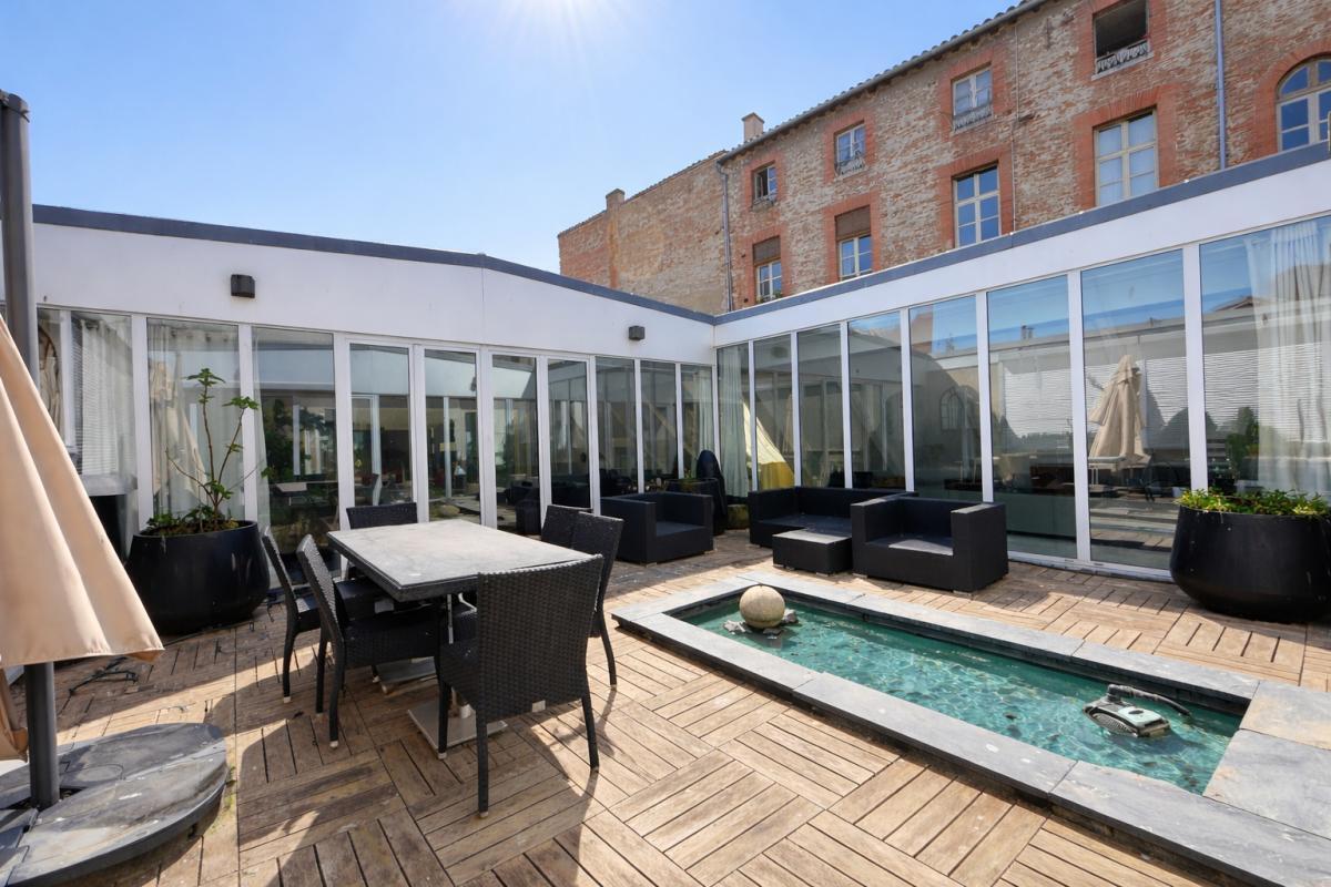 Office in Toulouse for sale Building Photo- Image 1 of 7