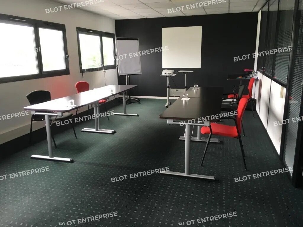 Location Bureaux 140 m² - Photo 1