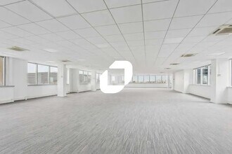 Office in Vélizy-Villacoublay to rent Interior Photo- Image 1 of 4