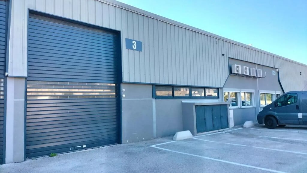 Location Entrepôt 192 m² - Photo 1