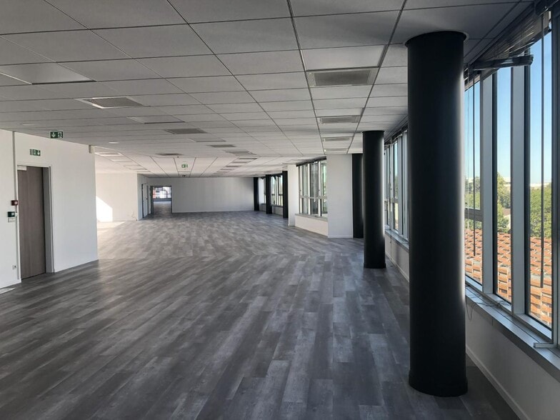 42 Boulevard De La Libération, Saint-Denis to rent - Interior Photo - Image 3 of 9