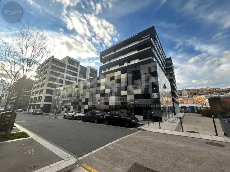 Office in Lyon for sale Building Photo- Image 1 of 7