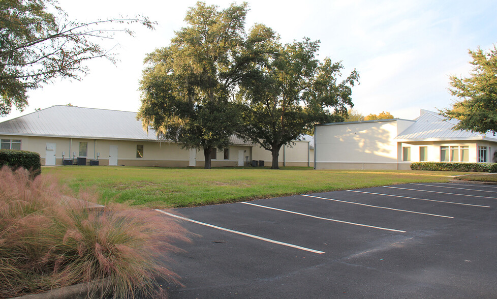 5941-5943 Webb Rd, Tampa, FL for sale - Building Photo - Image 2 of 5