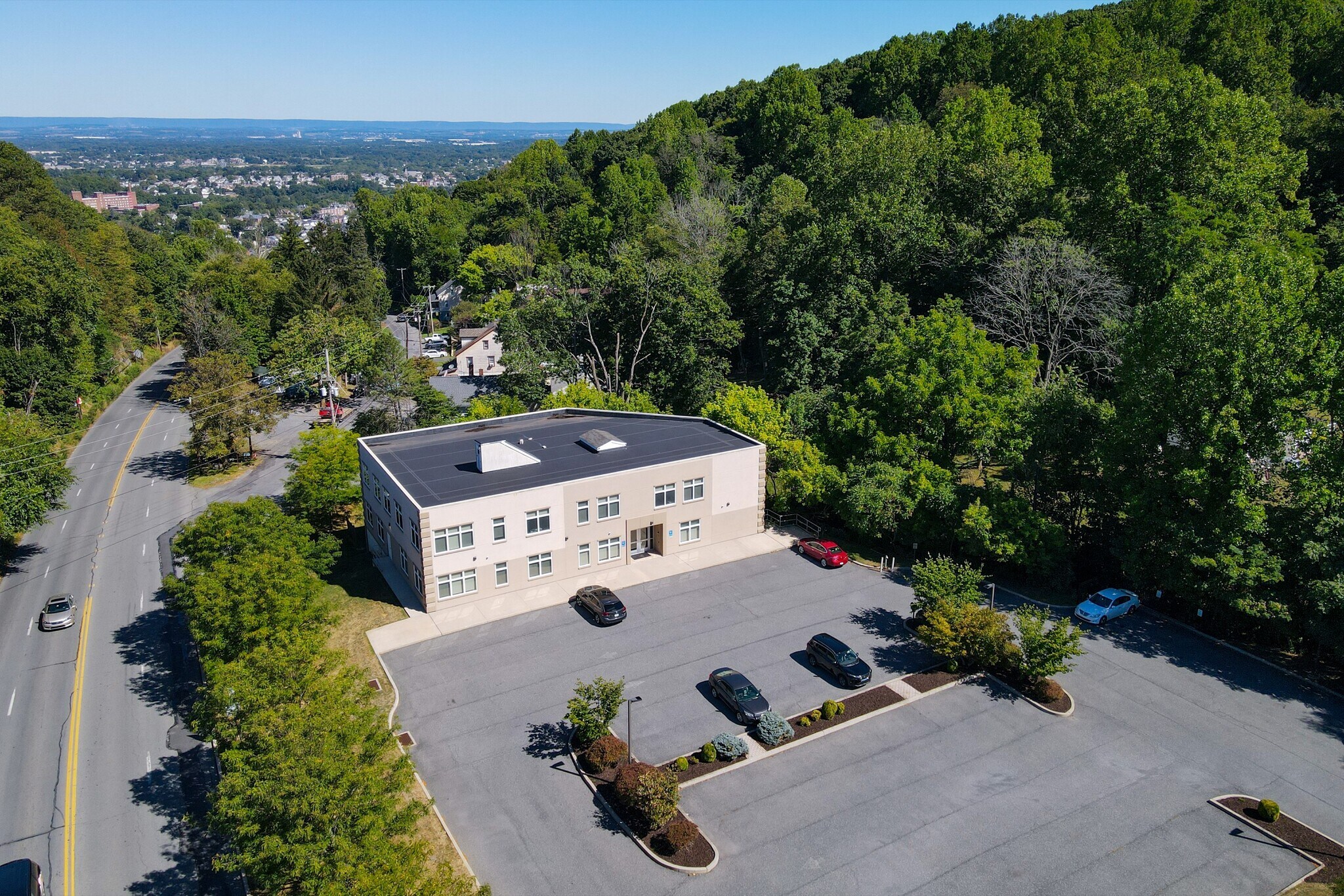 1425 Mountain Dr N, Bethlehem, PA to rent Building Photo- Image 1 of 12