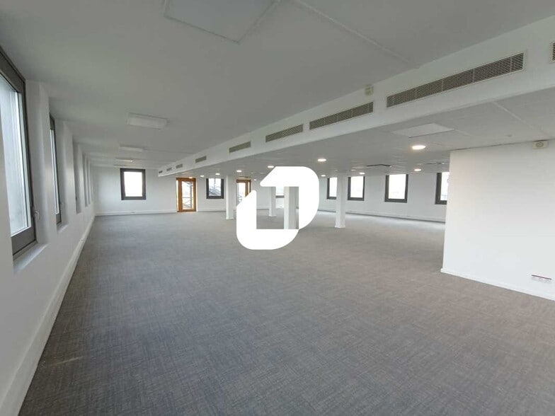 Office in Colombier-Saugnieu to rent - Interior Photo - Image 2 of 7