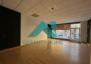 Retail in Cáceres, Cáceres to rent Interior Photo- Image 2 of 6