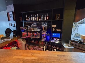 Retail in Barcelona, Barcelona to rent Interior Photo- Image 2 of 11