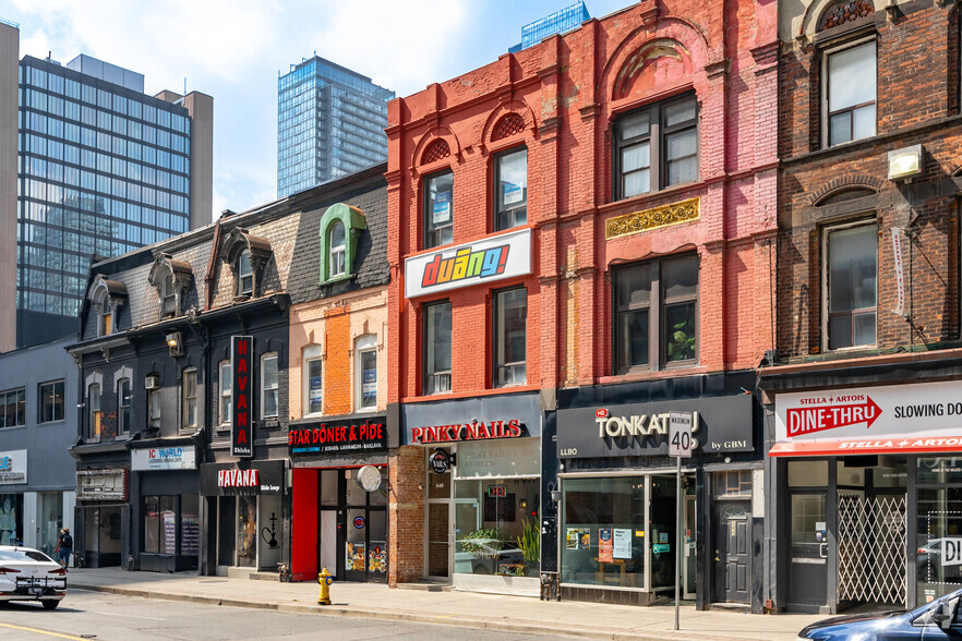 546 Yonge St, Toronto, ON for rent - Building Photo - Image 2 of 2