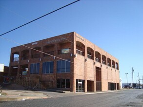 140 N Adams St, Eagle Pass, TX for rent Building Photo- Image 1 of 3