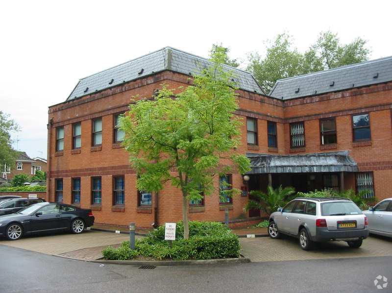 Buckhurst Rd, Ascot to rent Primary Photo- Image 1 of 2