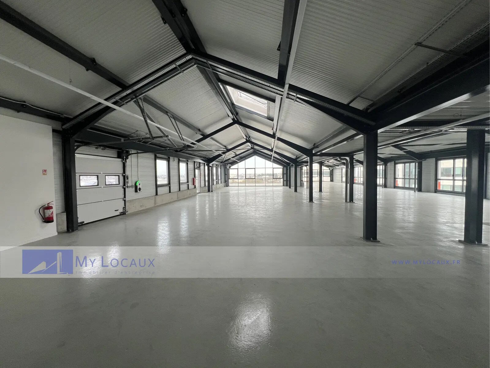 Light Industrial in Nanterre to rent Building Photo- Image 1 of 8