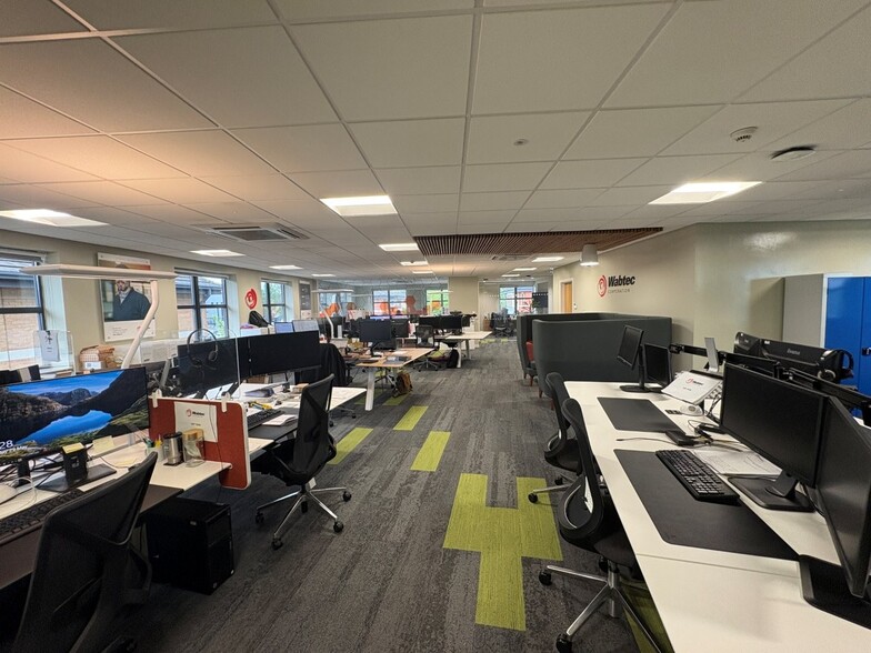 31 Brunel Parkway, Derby to rent - Interior Photo - Image 3 of 5