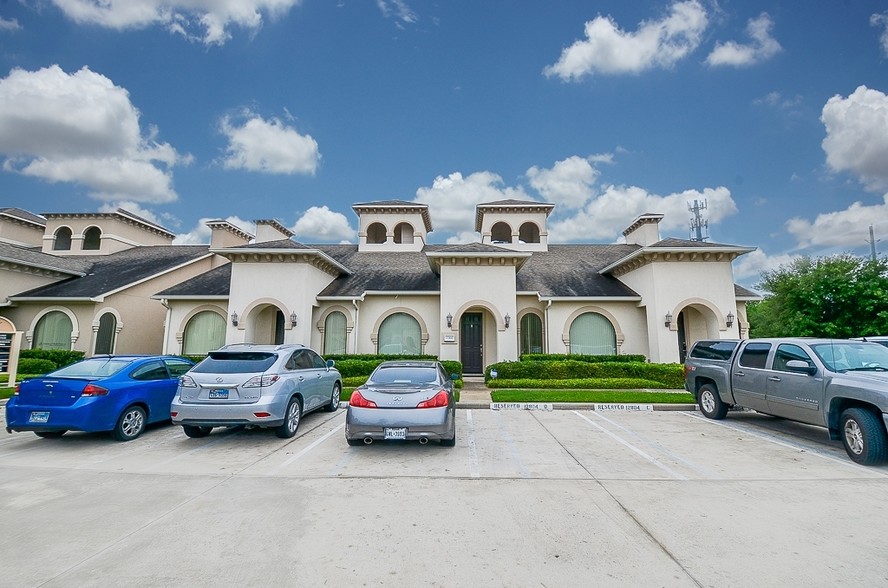 12802 Willow Centre Dr, Houston, TX for rent - Primary Photo - Image 1 of 33