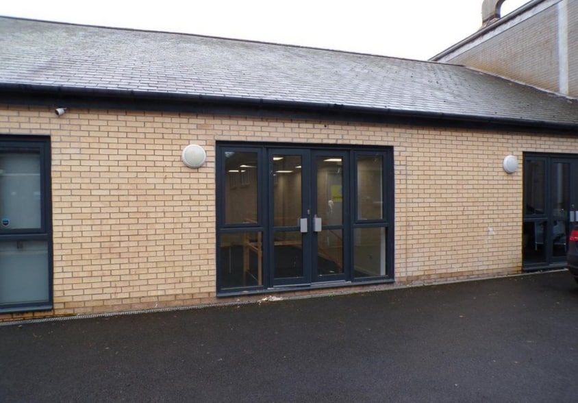 23-25 Fore St, Totnes to rent - Building Photo - Image 2 of 2