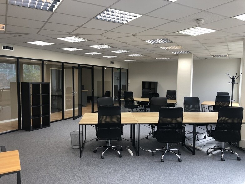 Office in Saint-Cloud to rent - Interior Photo - Image 2 of 5