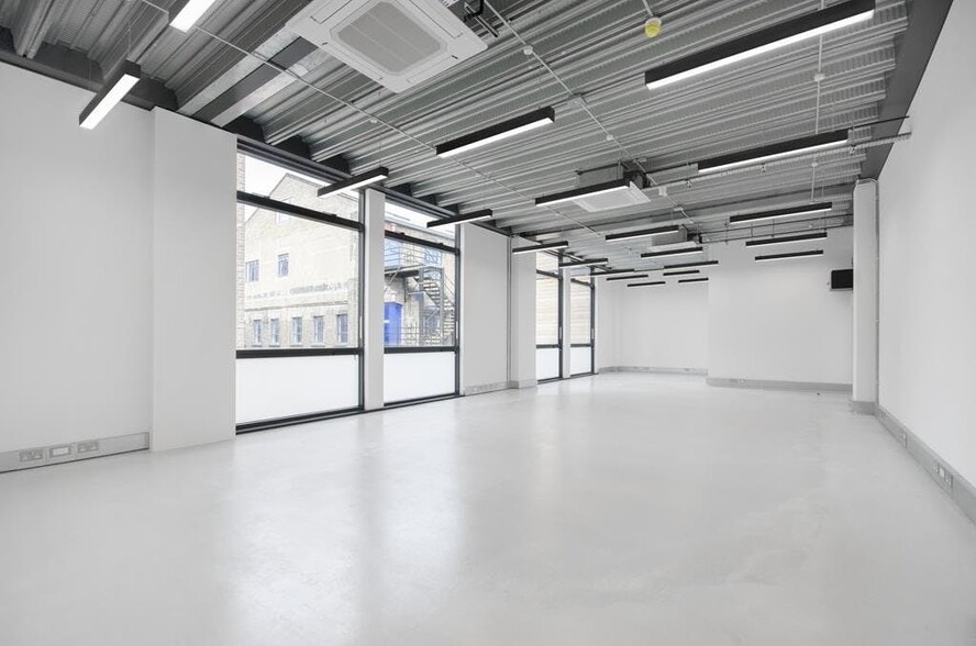 Barley Mow Passage, London to rent - Building Photo - Image 1 of 12