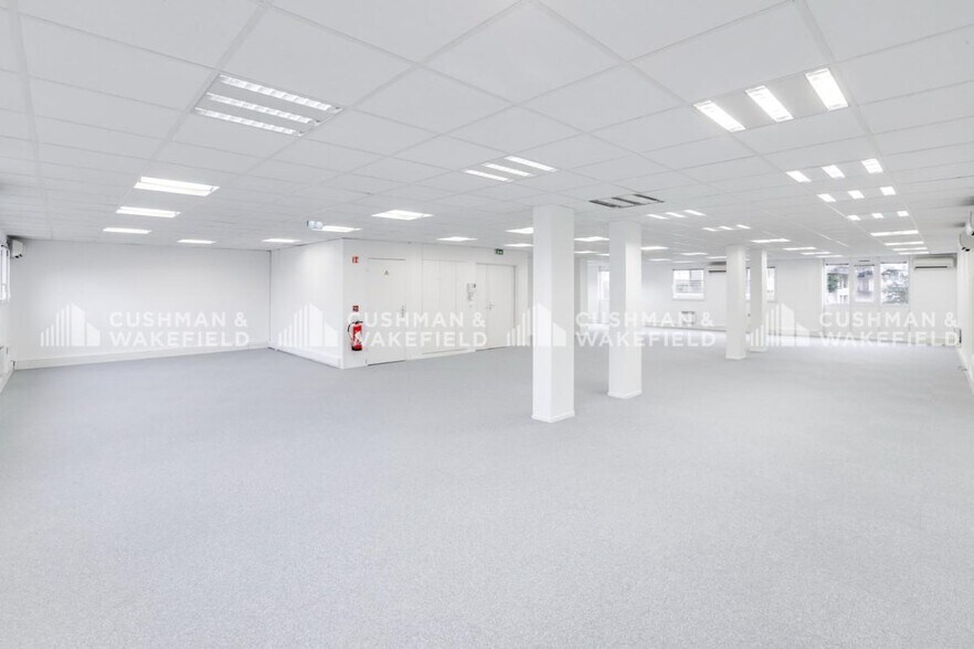 25 Rue Greffülhe, Levallois-Perret to rent - Interior Photo - Image 2 of 7