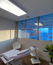 6221 Wilshire Blvd, Los Angeles, CA for rent Interior Photo- Image 1 of 5