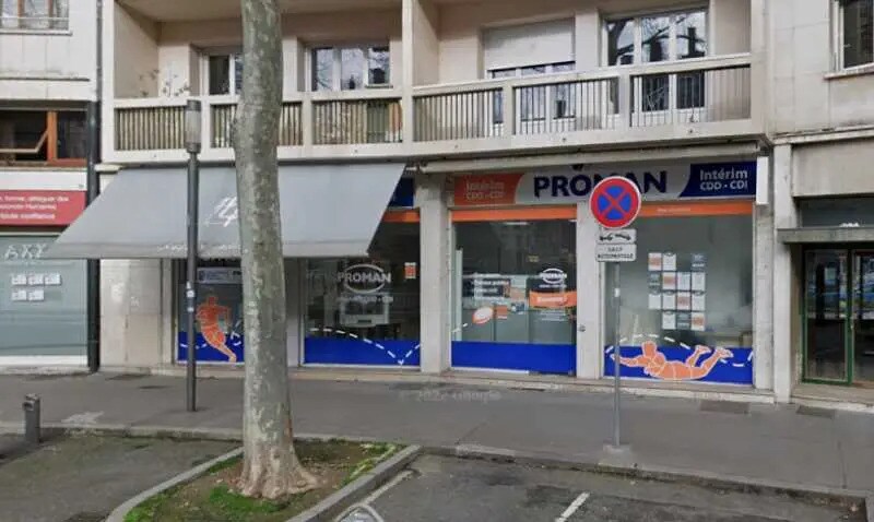 Retail in Lyon to rent Building Photo- Image 1 of 2