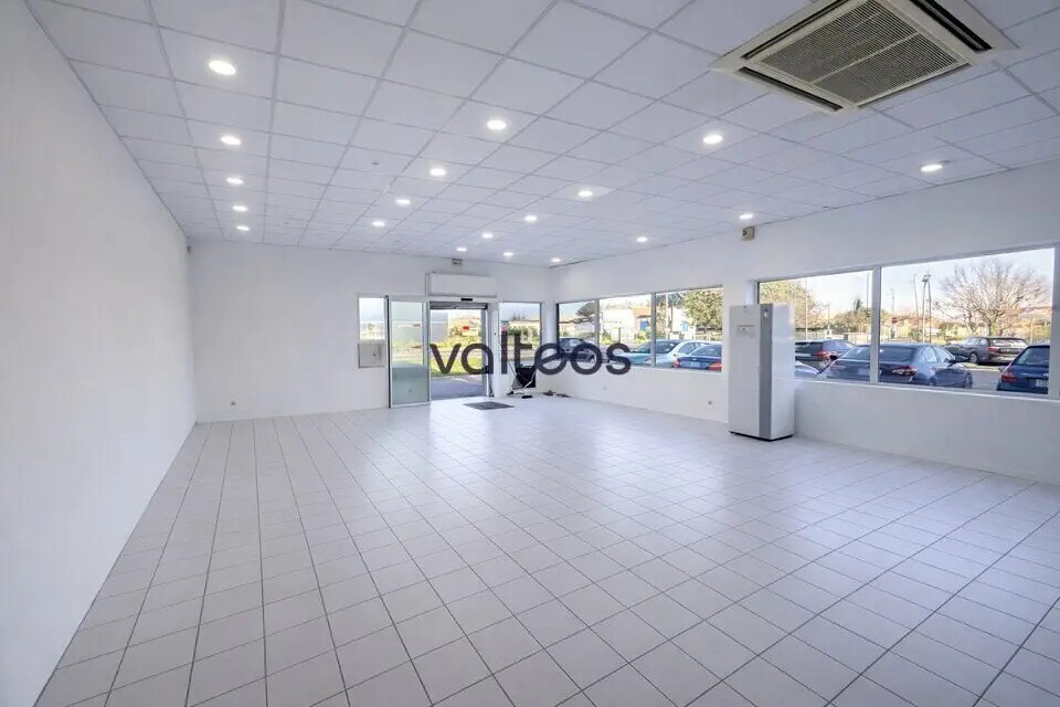 Location Commerce 160 m² - Photo 1