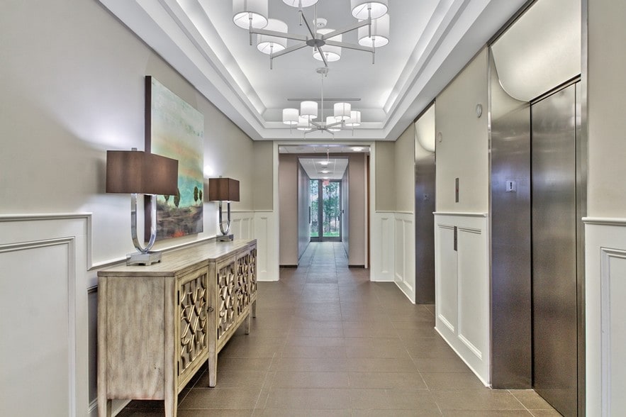 8008 Corporate Center Dr, Charlotte, NC to rent - Interior Photo - Image 3 of 9