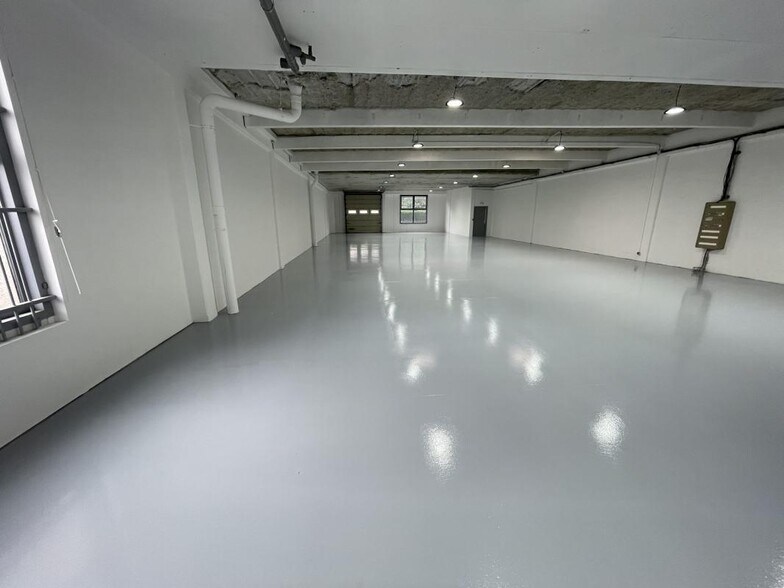 Light Industrial in Gennevilliers to rent - Interior Photo - Image 1 of 14