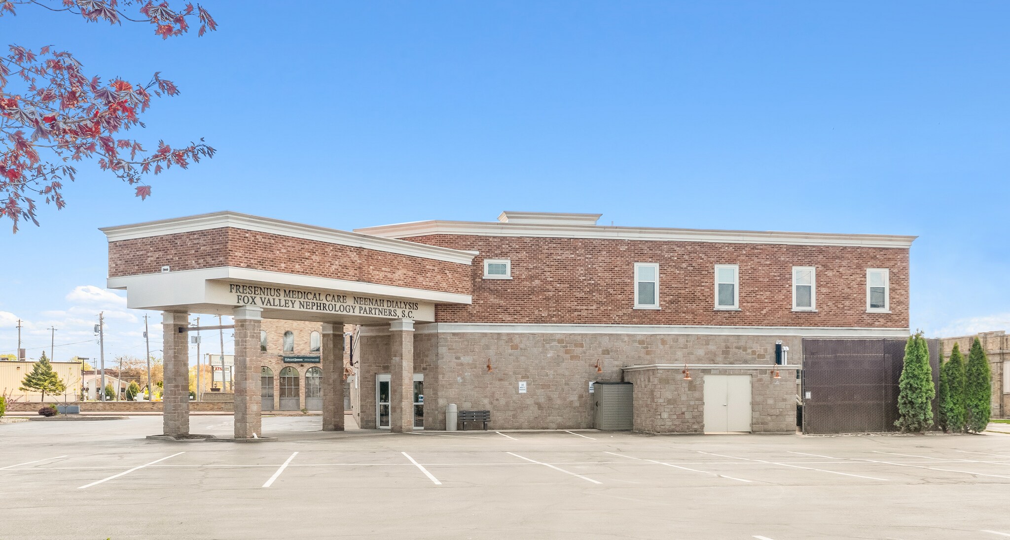 300 N Commercial St, Neenah 54956 UK