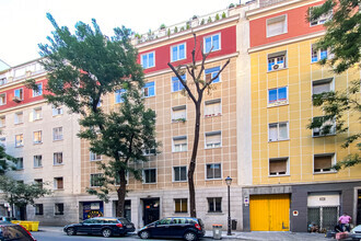 Calle de Blasco de Garay, 86, Madrid, Madrid for sale Primary Photo- Image 1 of 3