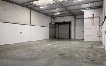Industrial in Bondy to rent Interior Photo- Image 2 of 4