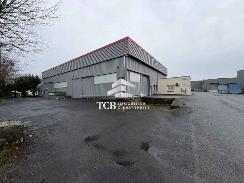 Location Local d'activités 546 m² - Photo 1