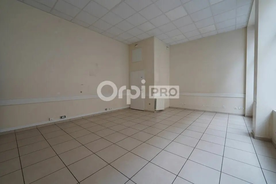 Office in Lyon to rent Interior Photo- Image 1 of 10