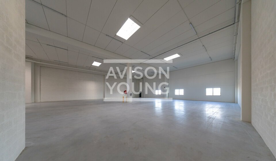 Light Industrial in Bondy to rent Interior Photo- Image 1 of 11