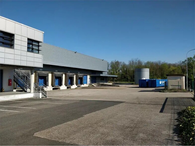 Industrial in Miribel to rent - Building Photo - Image 1 of 10