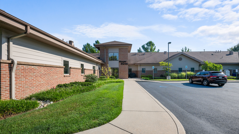 7311 Crossleigh Ct, Toledo, OH for sale - Building Photo - Image 1 of 8