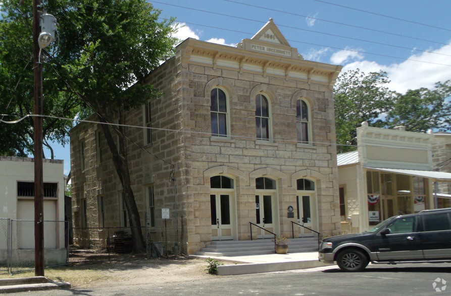 402 7th St, Comfort, TX for rent - Primary Photo - Image 1 of 7